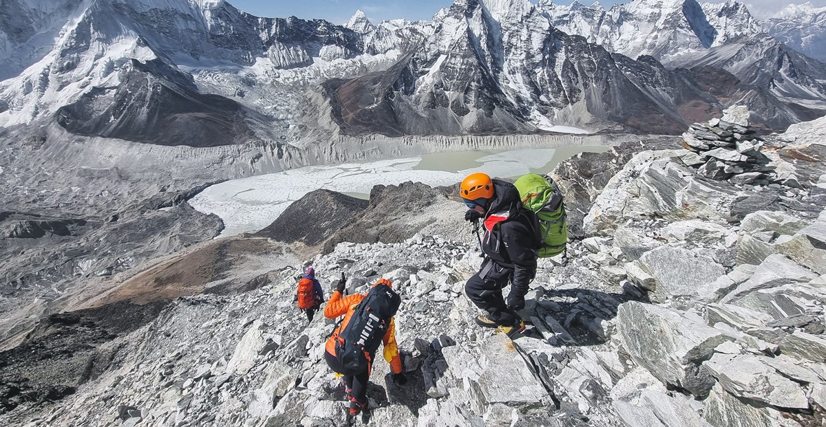 ISLAND PEAK EXPEDITION (6189M) - IMJA TSE + EBC Trek