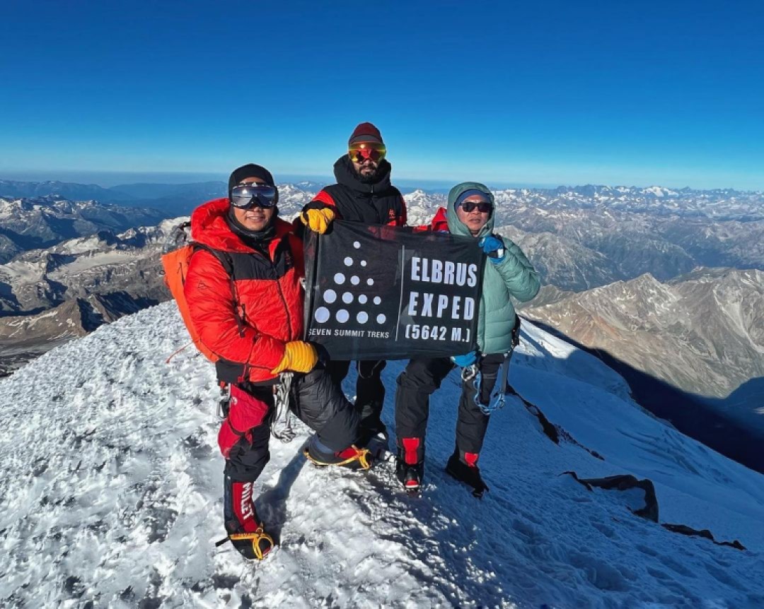 Elbrus summit successfully accomplished by the team of Seven Summit Treks.