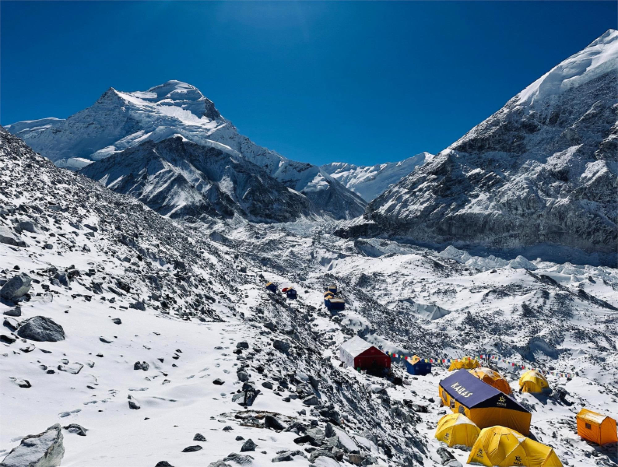 SST’s team of 11 climbers scale Mt Cho Oyu this morning